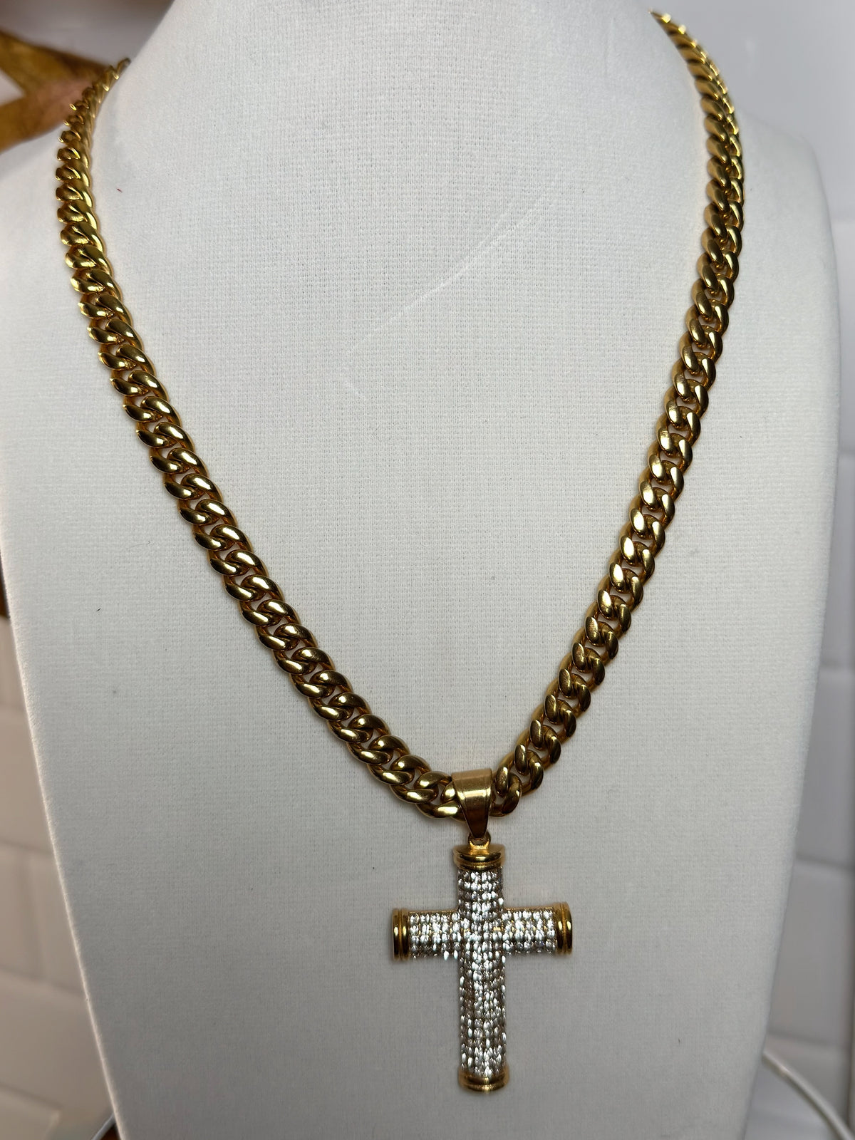 MINI STUDDED CROSS