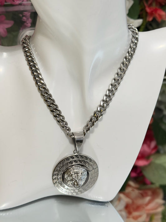 QUEEN LION STAINLESS STEEL NECKLACE WITH PENDANT
