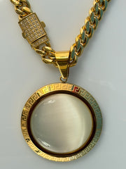 Glass round necklace, and earrings set.